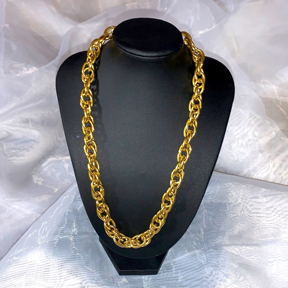 Vintage Trifari Tm Neklace